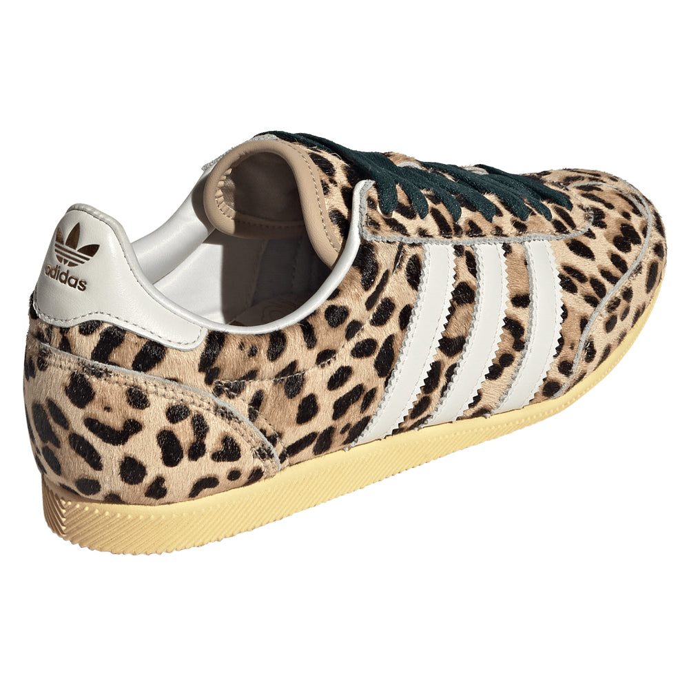 adidas gazelle silver green womens adidas Womens Japan (Magic Beige/Ivory/Aurora Ivy), 9.5